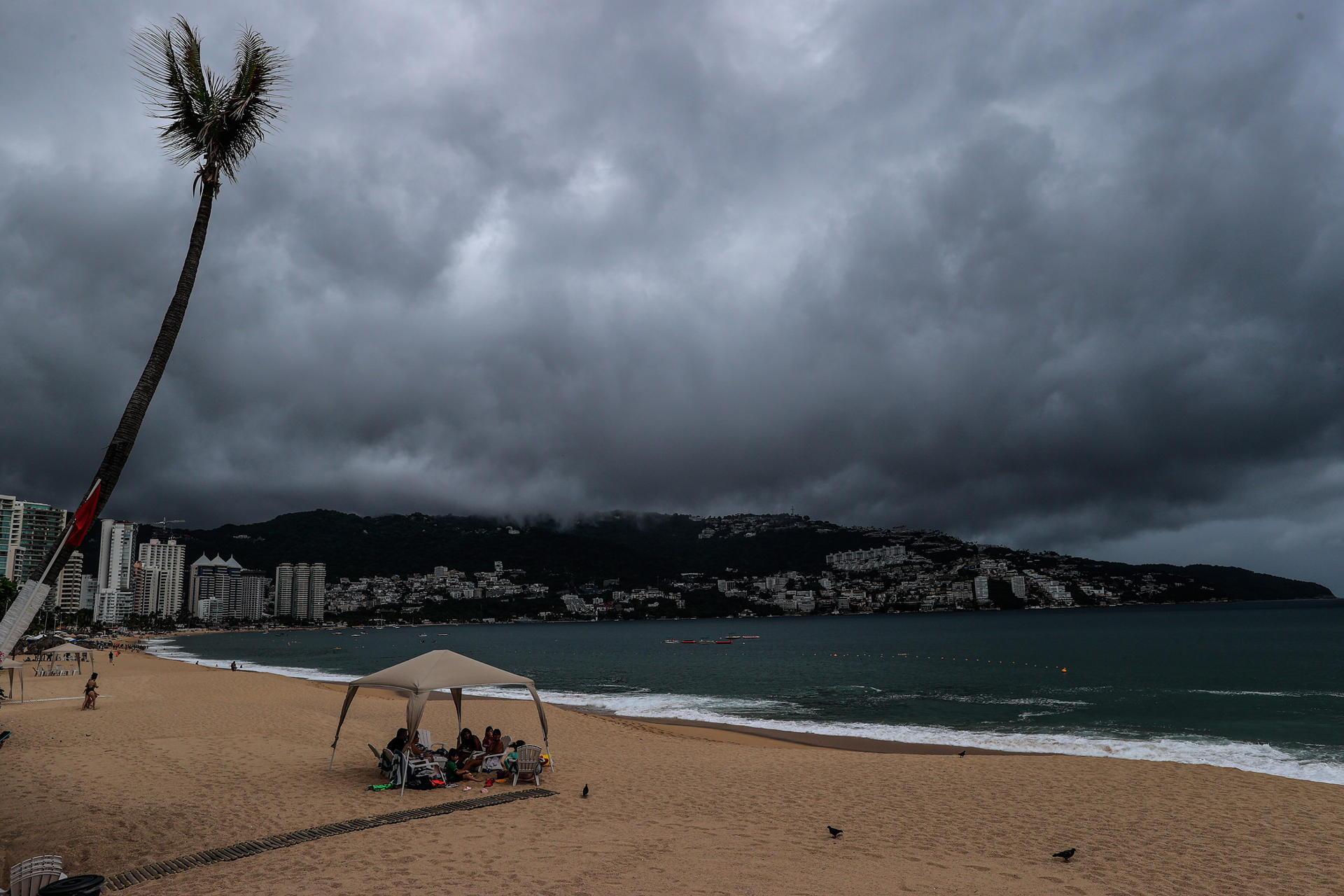 Prevén que la tormenta Carlotta deje lluvias y vientos «fuertes» en el Pacífico mexicano