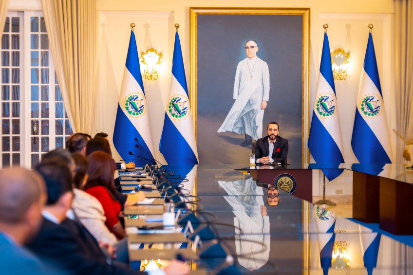 La presidenta del BCIE se reúne con Nayib Bukele en su primera visita a El Salvador