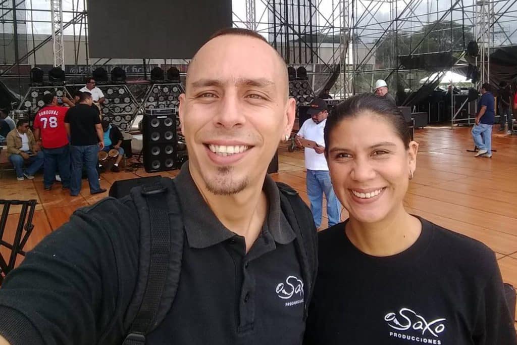 Productores musicales fueron llevados de El Chipote al aeropuerto: «Estamos bien, no se preocupen», dice Salvador Espinoza a su madre