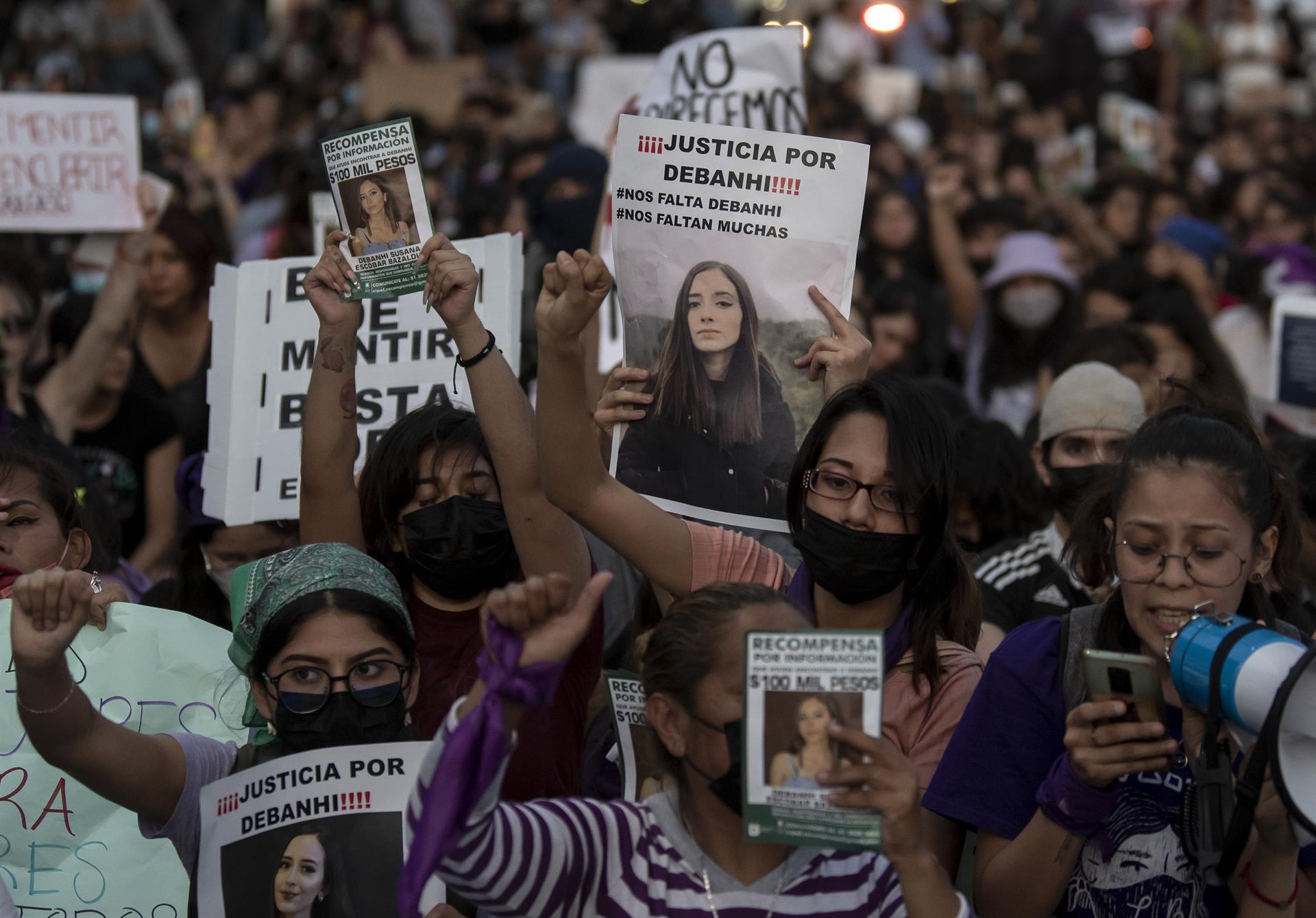 La muerte de Debanhi indiga a México, el caso ilustra la crisis feminicida y de desapariciones