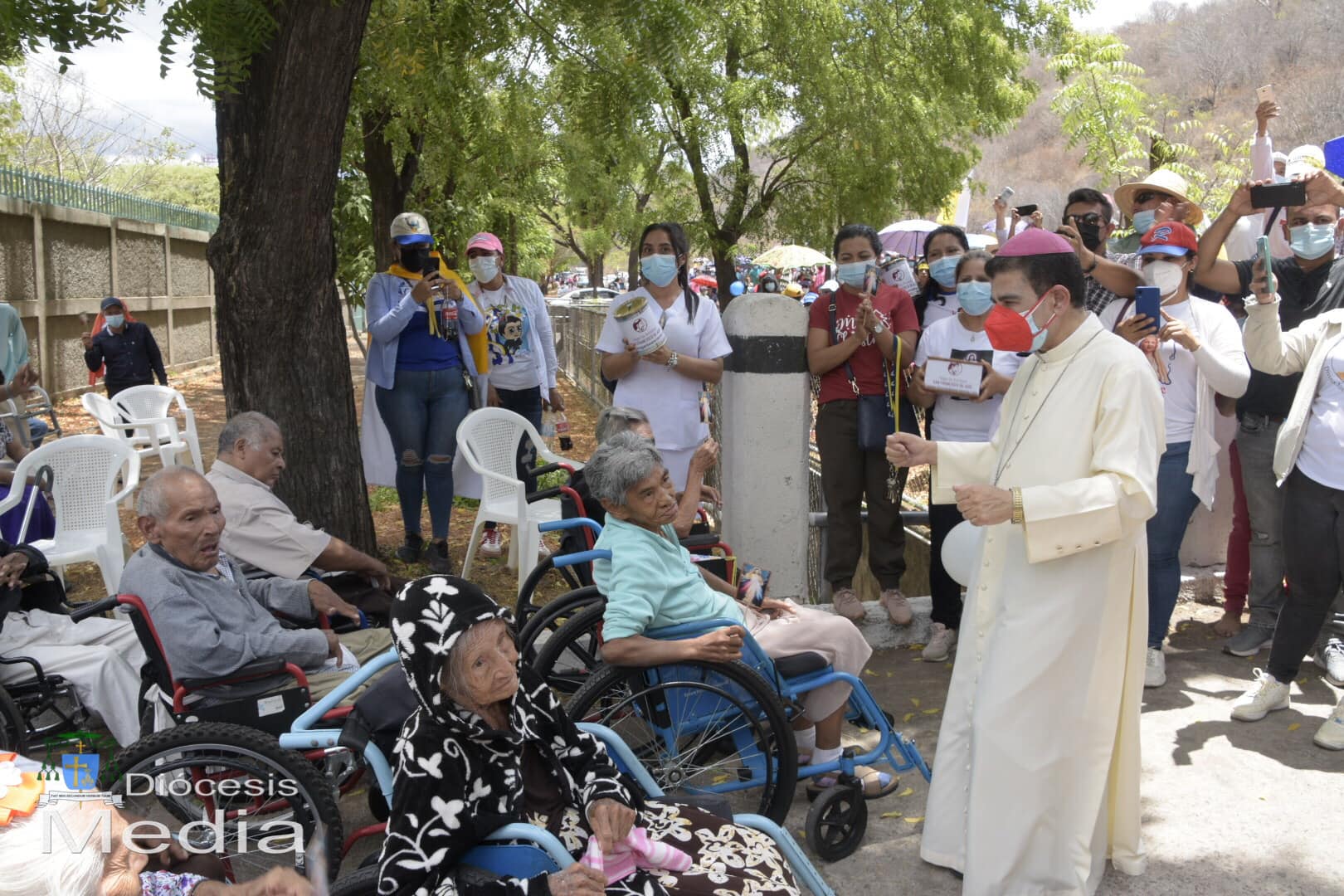 Monseñor Álvarez:  Nicaragua necesita «que se detenga este flujo sangrante de migración»