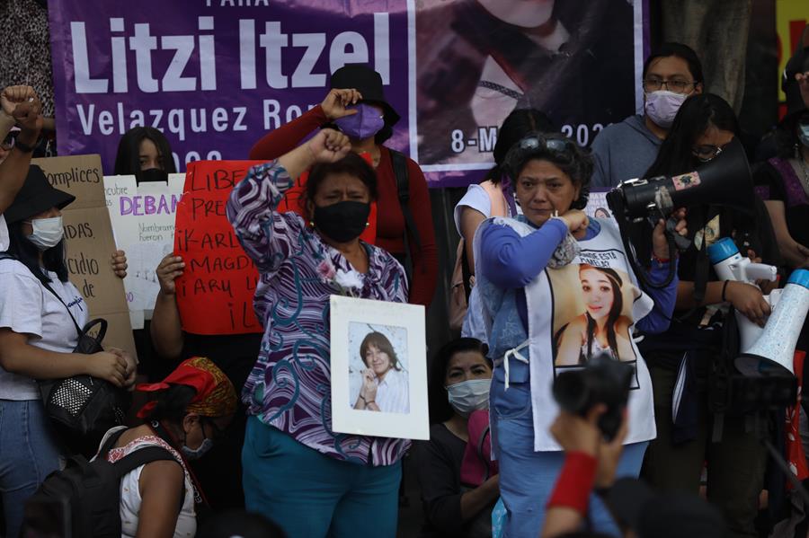 Mexicanas protestan por el feminicidio de Debanhi y mujeres desaparecidas