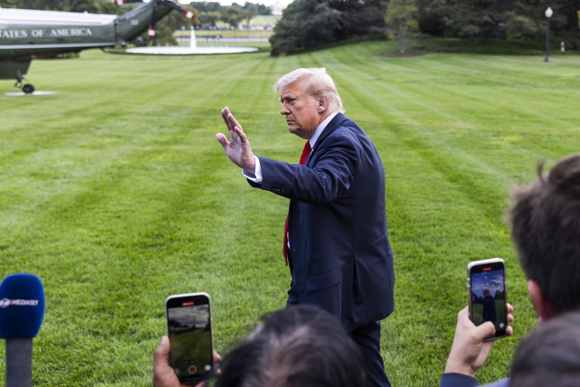 Trump dice que está «realmente preocupado» por EE.UU. tras el asesinato de Charlie Kirk