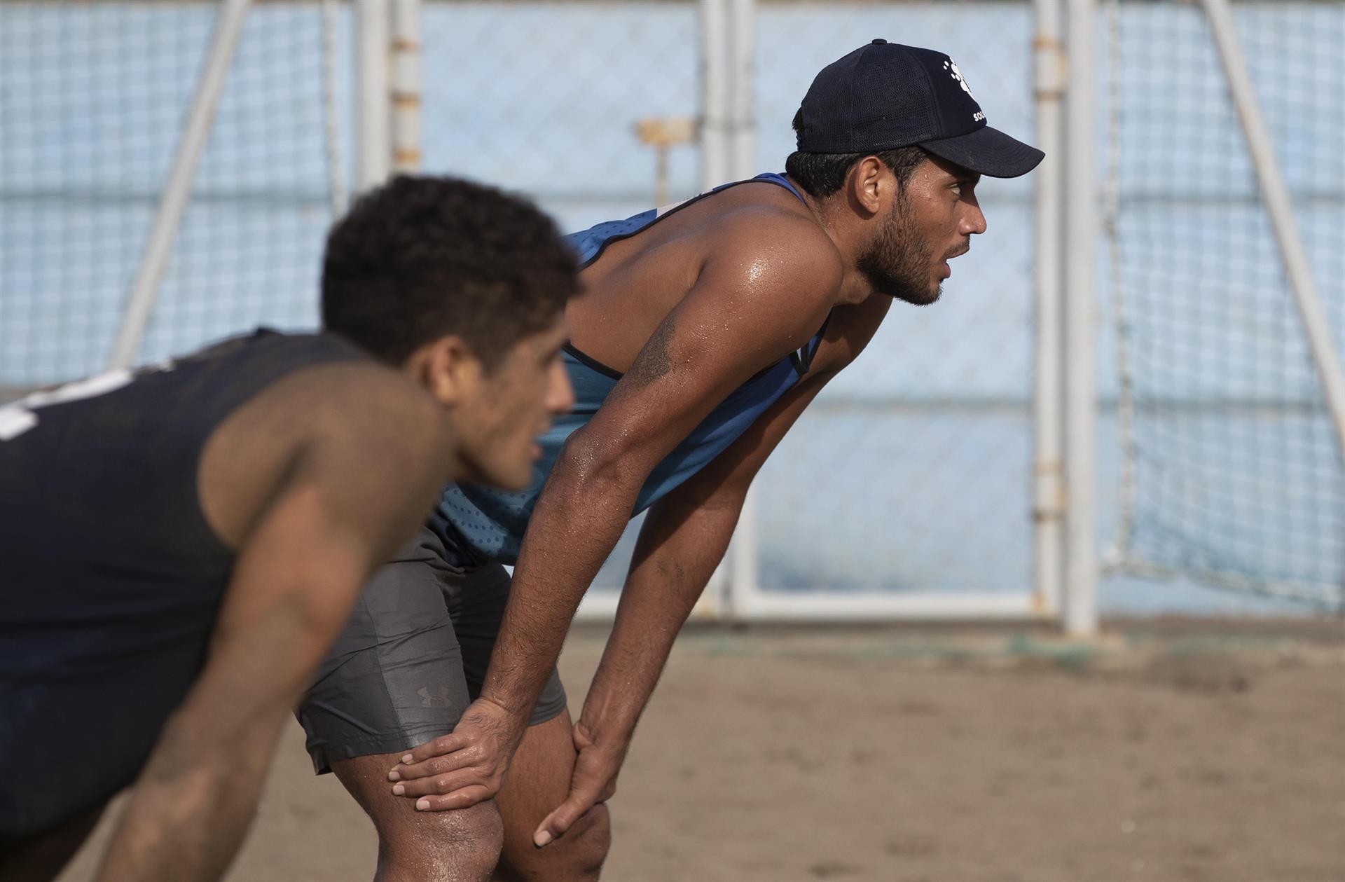 Un informático y un estudiante nicaragüense retan a los mejores del mundo en voley playa