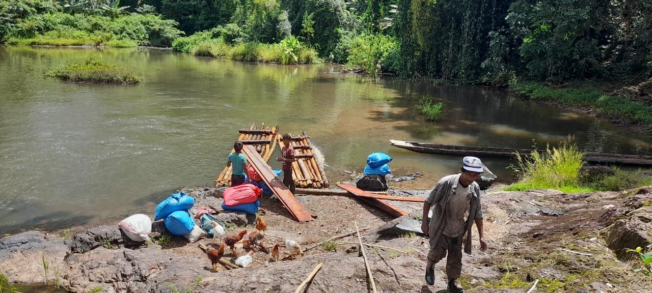 El drama de 80 familias misquitas desplazadas por colonos armados, pasan hambre e intemperie