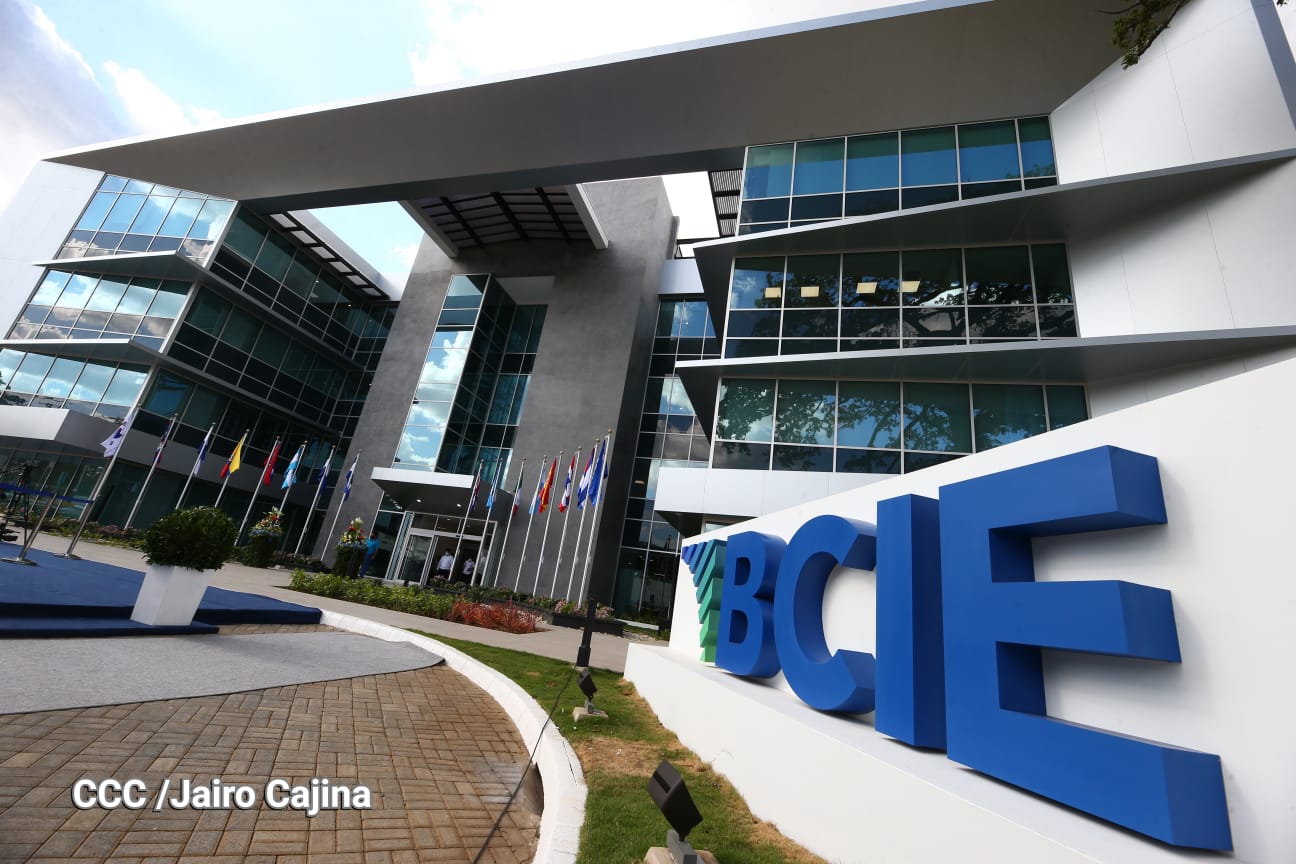Ortega subsidiará el alza de los derivados del petróleo con préstamo del BCIE