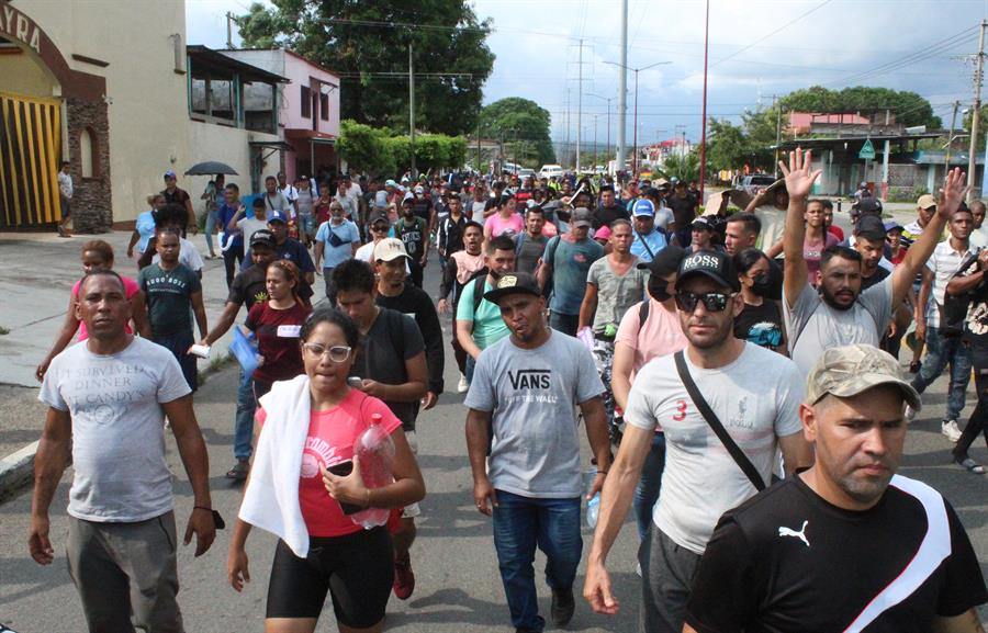 Nueva caravana de migrantes parte desde frontera México-Guatemala