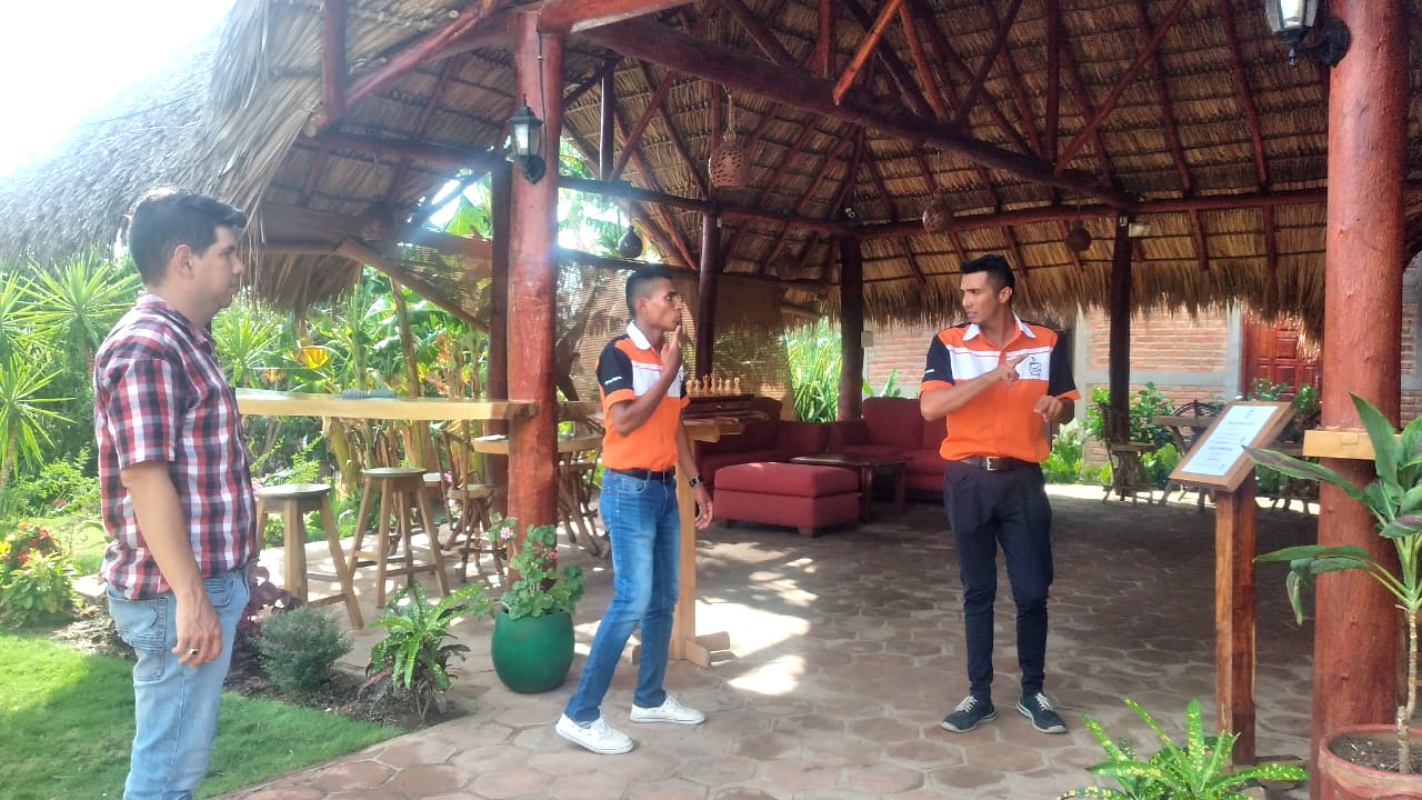 Nicafé, un restaurante atendido por personas sordas en San Juan del Sur