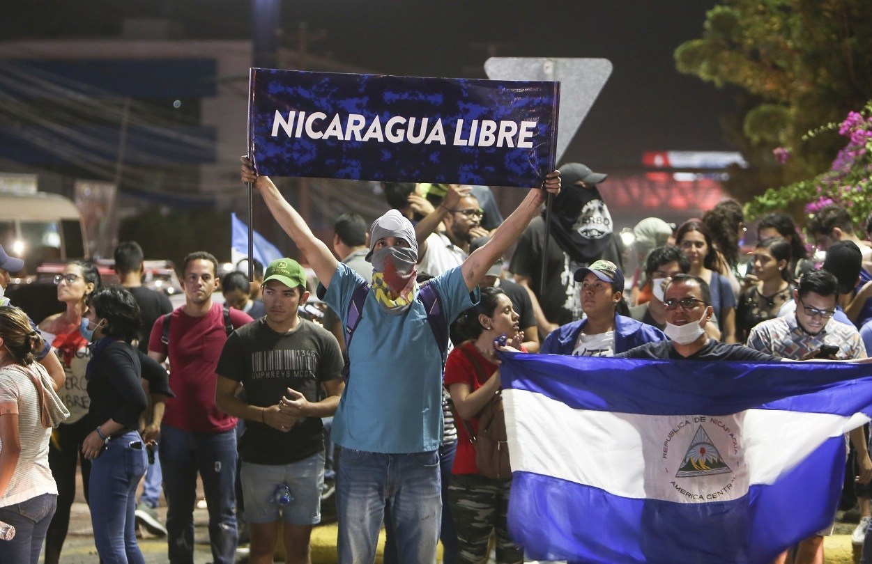 Nicaragüenses exiliados en Nueva York conmemoran con una misa y marcha la masacre del 30 de mayo de 2018