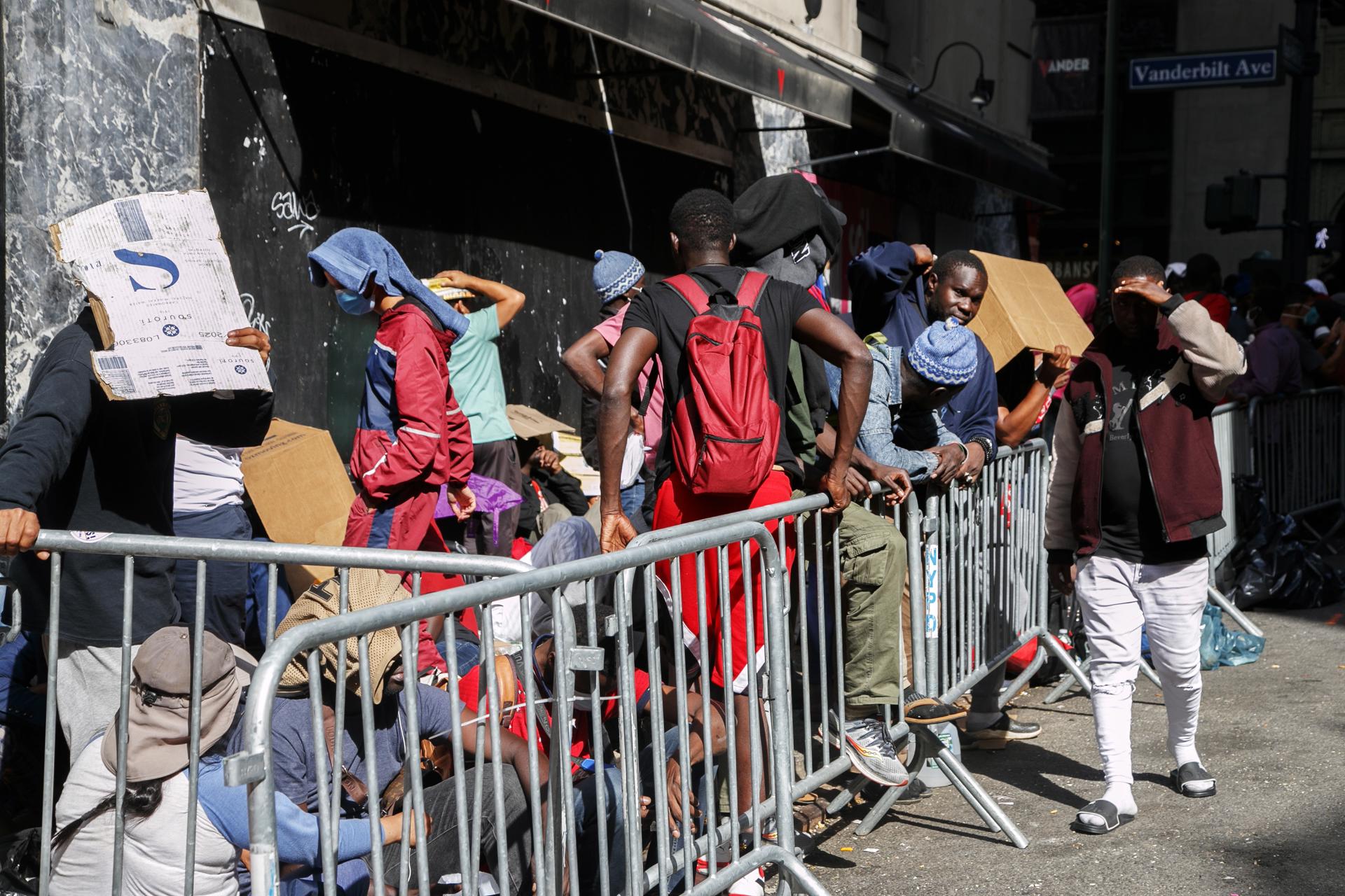 Gobierno de Trump revoca pago de 80 millones para dar refugio a inmigrantes en Nueva York