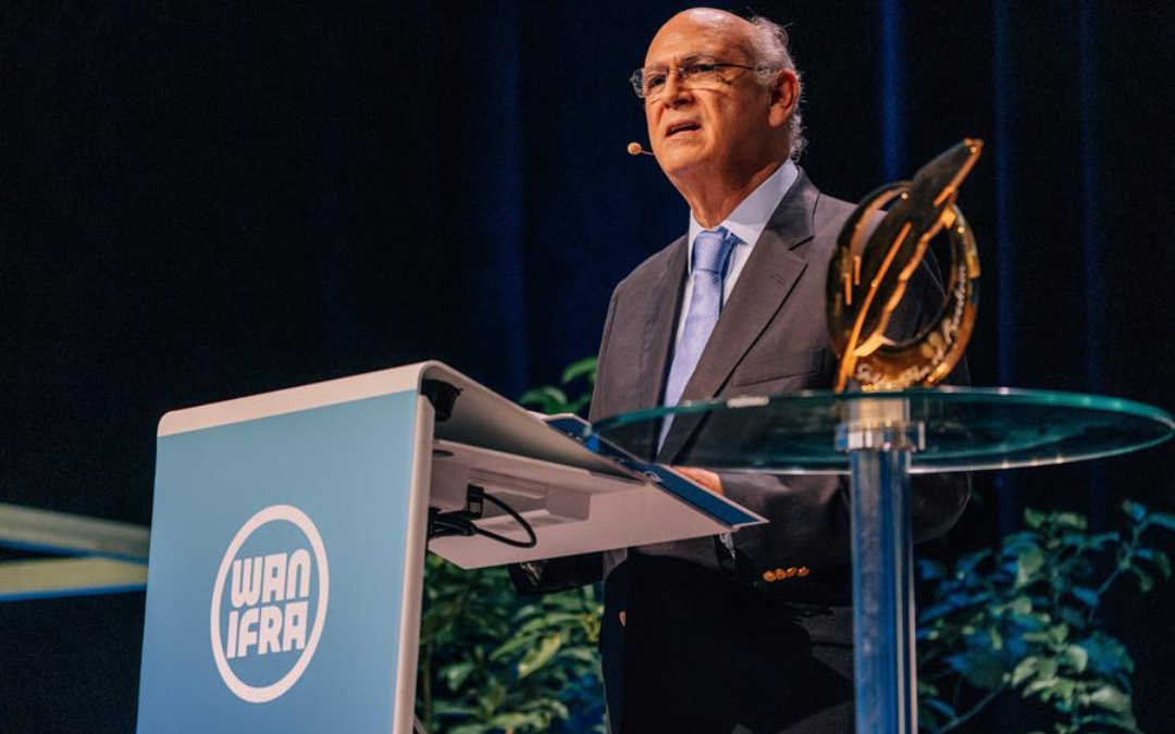 Carlos F. Chamorro recibe la Pluma de Oro de la Libertad
