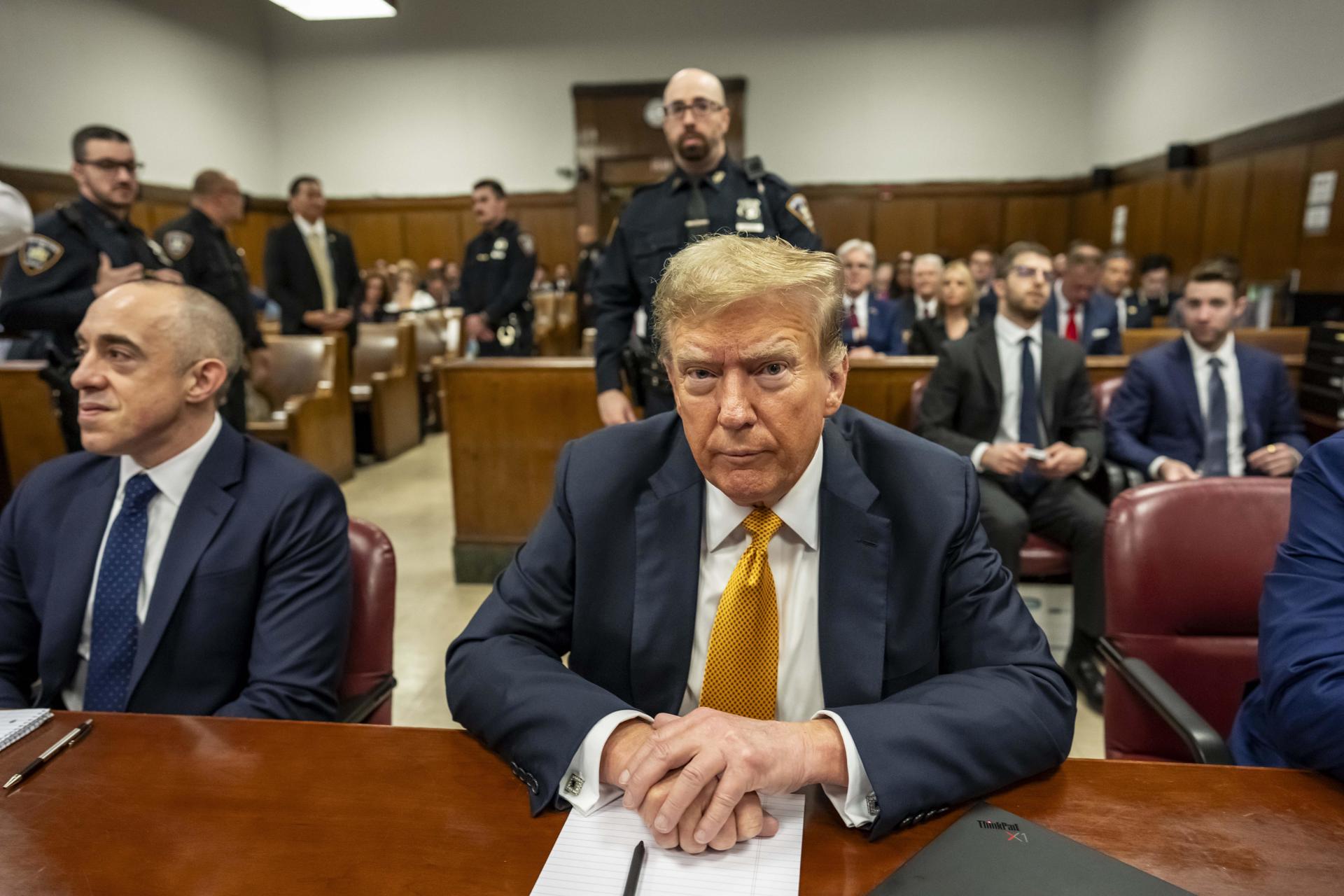 Defensa de Trump concluye su presentación y alegatos finales empezarán el próximo martes
