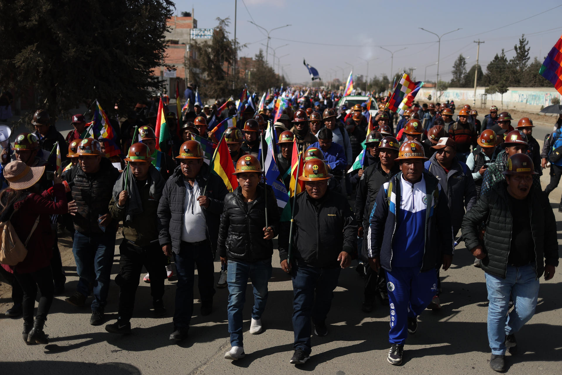 Miles de seguidores de Evo Morales entran a La Paz y exigen su habilitación como candidato