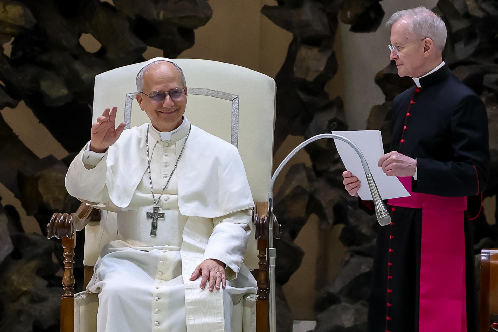Las primeras novedades de León XIV: oraciones cantadas y latín para una era nueva