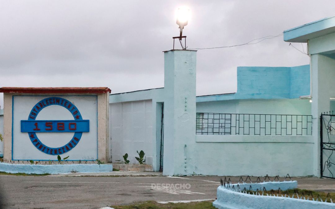 94 violaciones de derechos y cuatro muertes en prisiones de Cuba en agosto