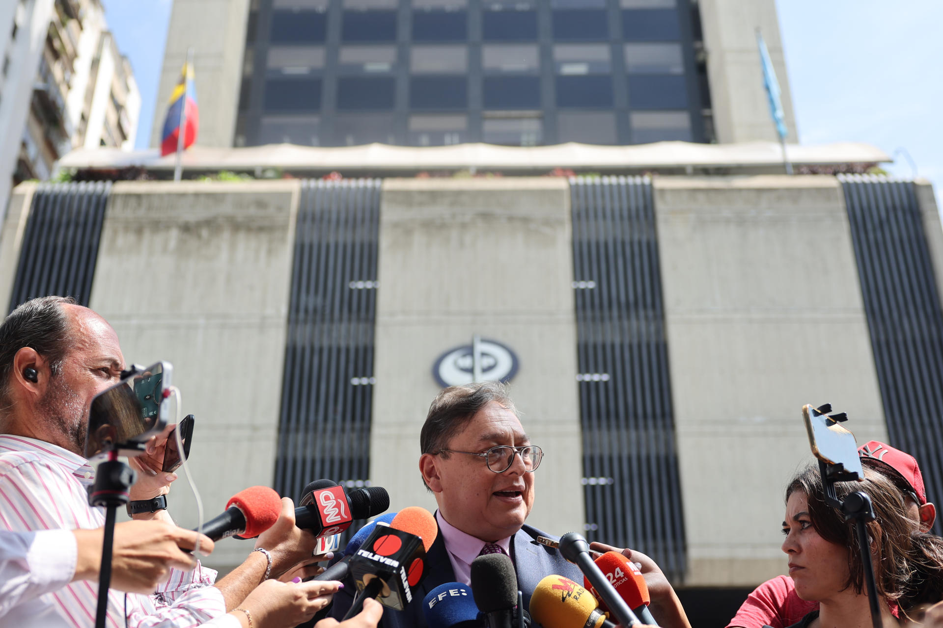 El abogado de González Urrutia, dispuesto a reunirse con el fiscal en defensa del opositor