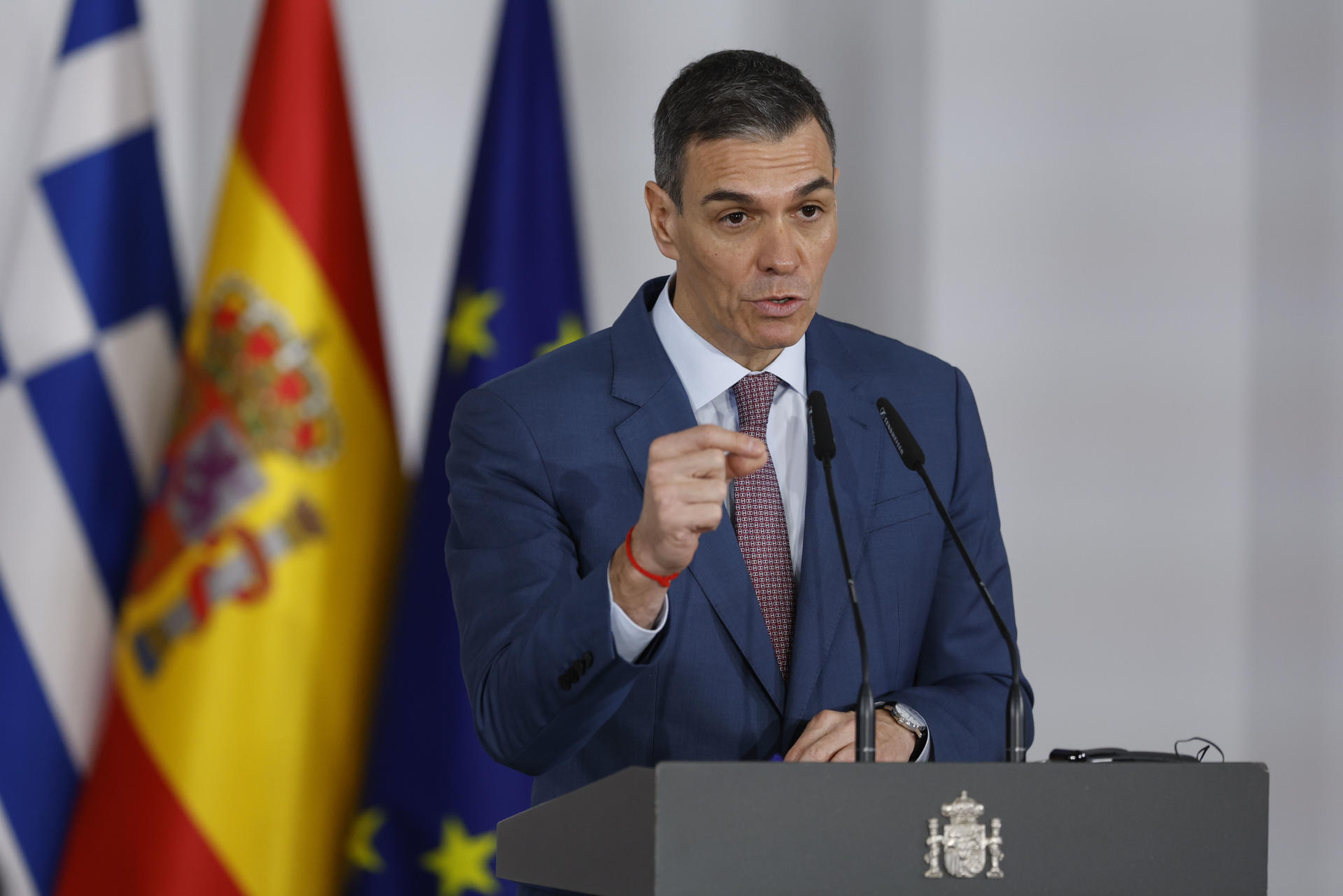 Pedro Sánchez pide a Delcy Rodríguez que continúe la liberación de presos políticos