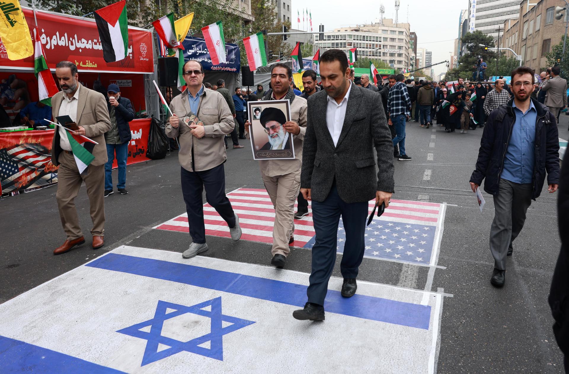 Irán clama contra Israel en el aniversario del asalto a la embajada de EE.UU. en Teherán