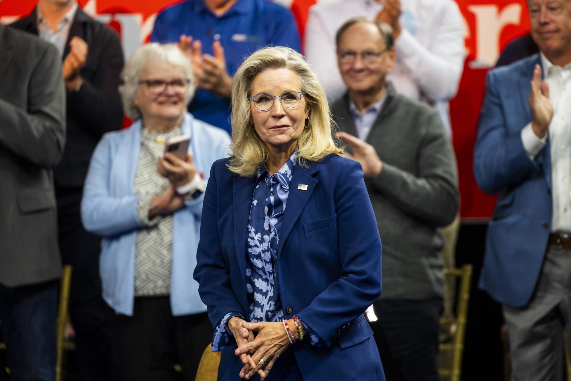 Fiscal de Arizona abre indagación por posible «amenaza de muerte» de Trump a Liz Cheney