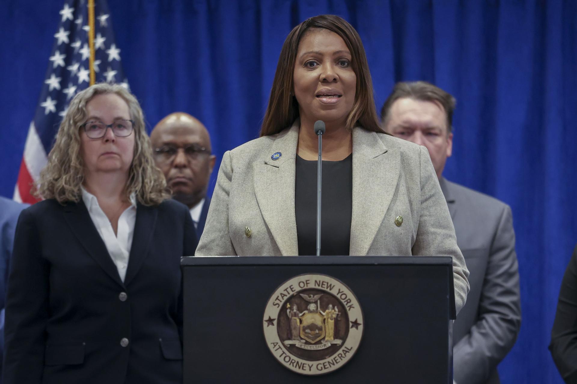 Fiscal de Nueva York dice que el ICE viola la ley al retener a los inmigrantes en su sede