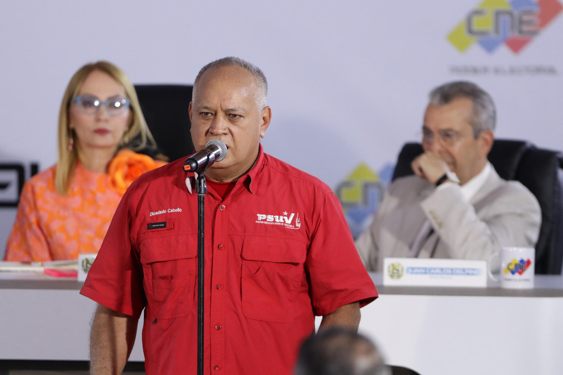 Maduro nombra a Diosdado Cabello ministro de Interior y Justicia para que traiga «paz»