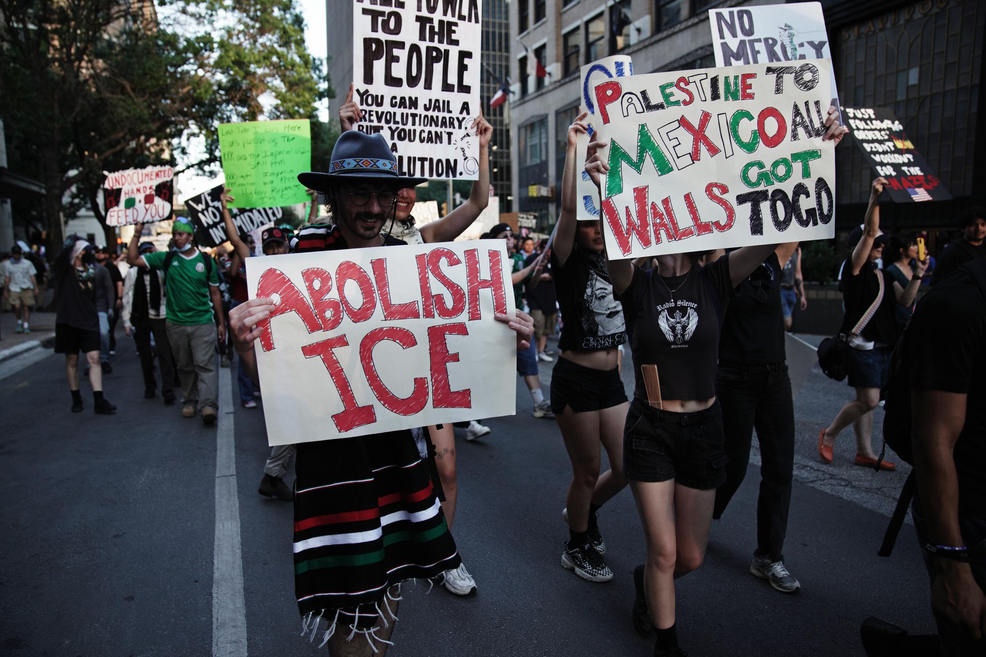 Las protestas contra el «autoritarismo» de Trump se saldan con decenas de arrestos