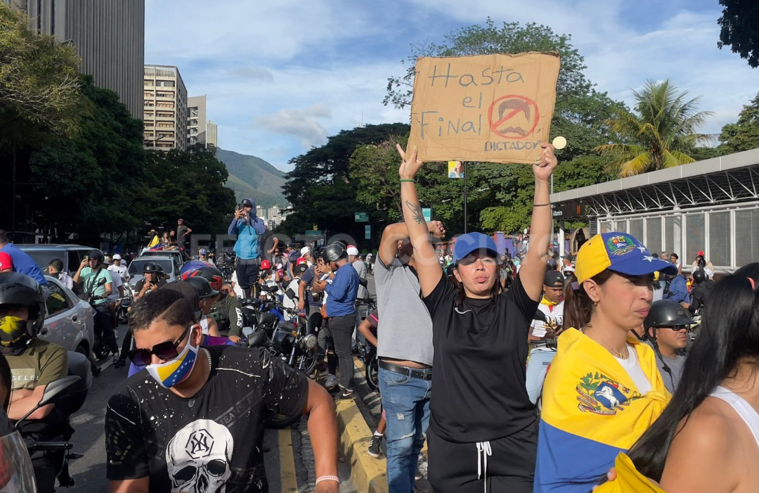 Gritos de “fraude” y “libertad” se extienden por Venezuela en rechazo al fraude electoral