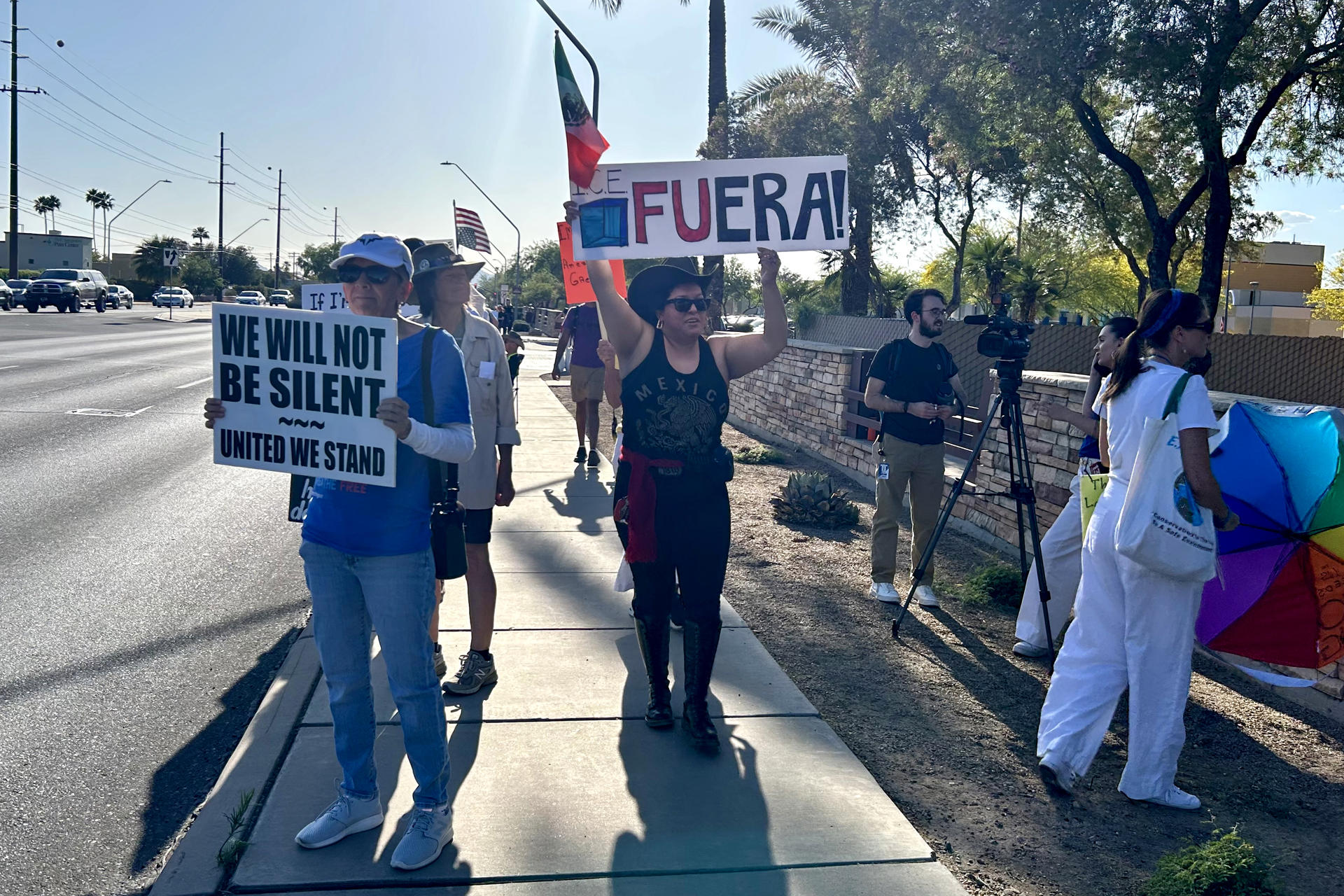 Comunidad en EEUU se apunta victoria al detener deportación de migrante y su recién nacida