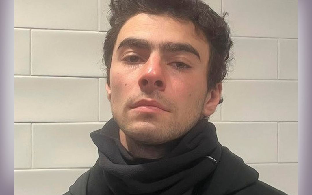 Seguidores del presunto asesino del CEO recaudan en la red miles de dólares para su causa