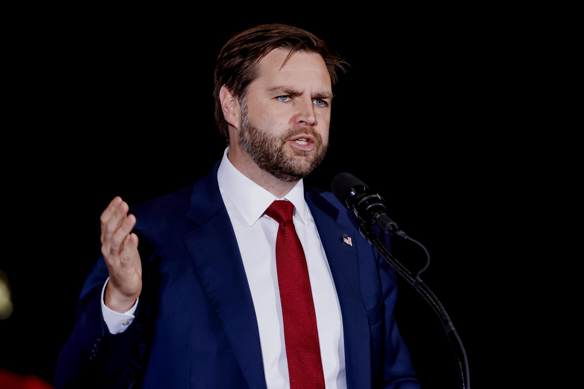 JD Vance vota en Ohio y pide a los republicanos «culminar la elección con fuerza»