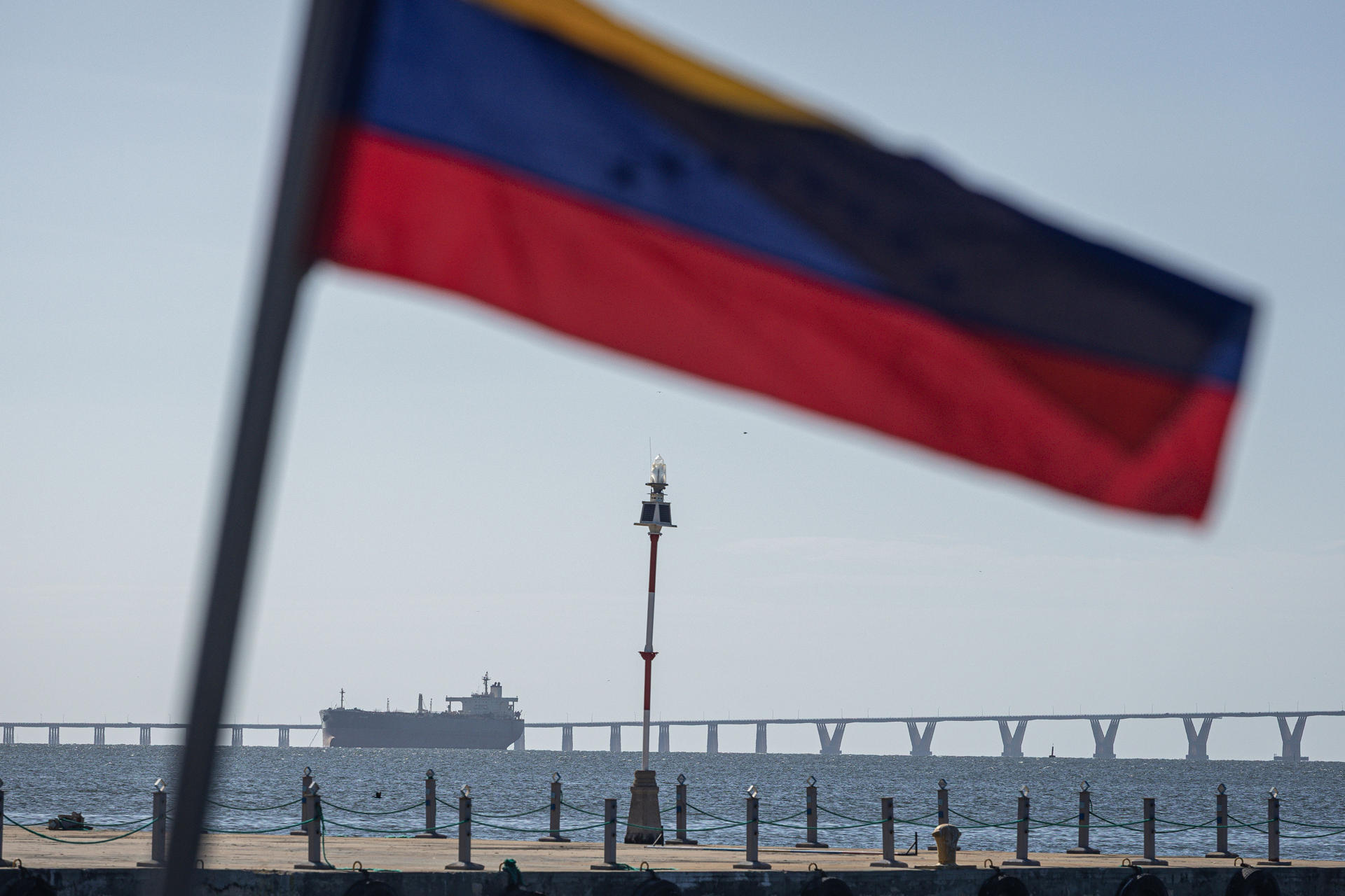 EE.UU. intercepta un petrolero en el Índico por violar bloqueo de Washington en el Caribe
