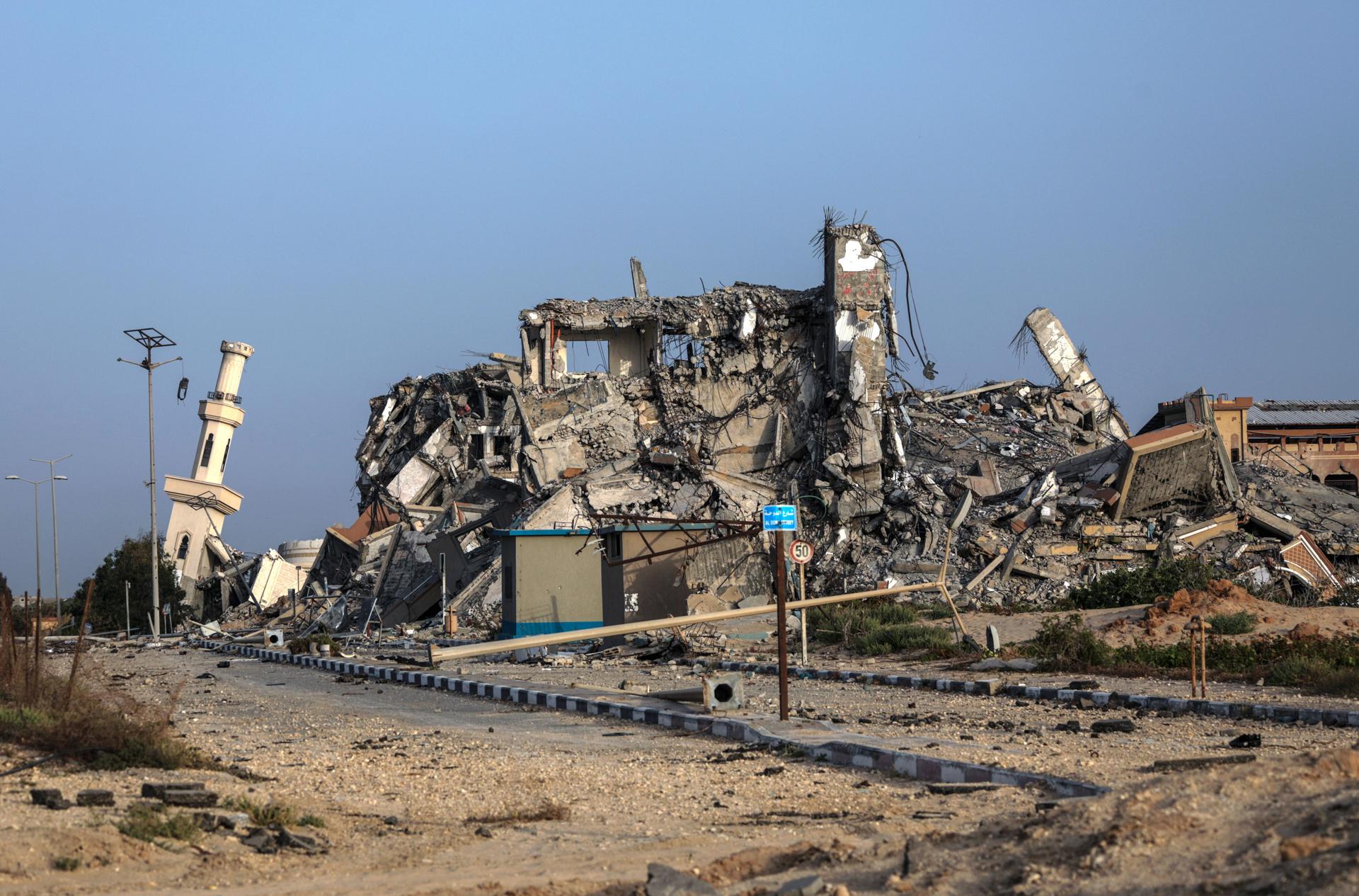 Más de 30 muertos en un bombardeo israelí de una vivienda en el centro de la Franja