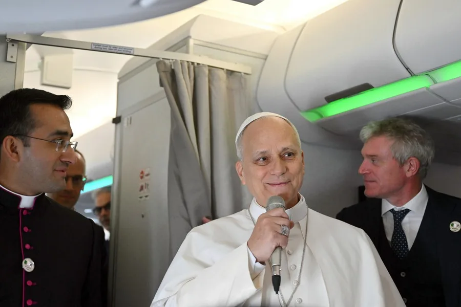 El papa responde a las críticas de Trump: la Iglesia «tiene la obligación moral de ir contra la guerra»