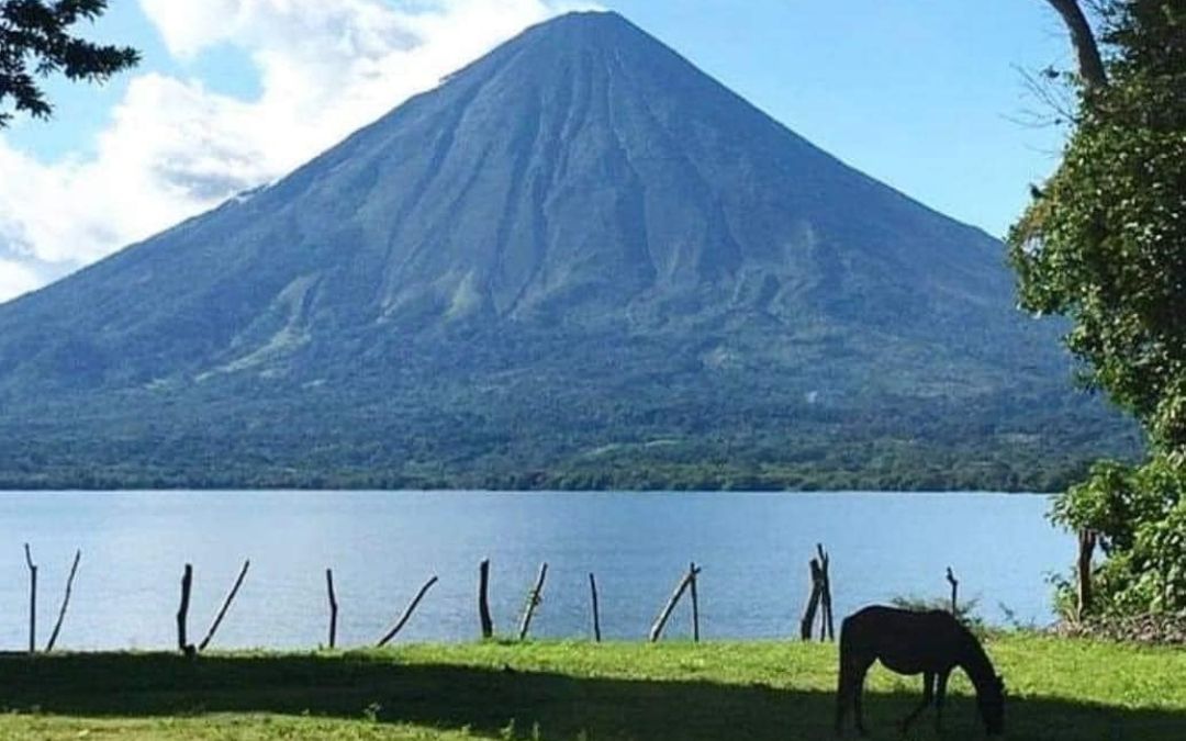 El volcán Concepción regresa a la calma tras explosión