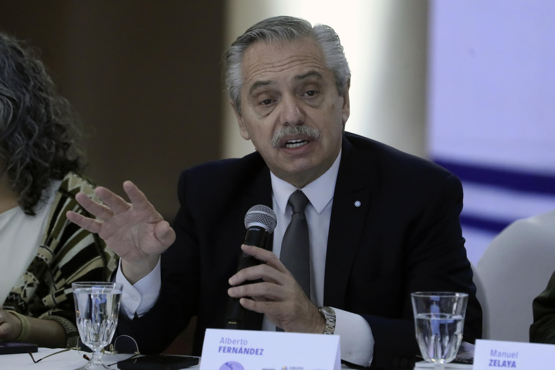 Alberto Fernández niega acusaciones de su exesposa y dice que tiene que probarlas ante la Justicia