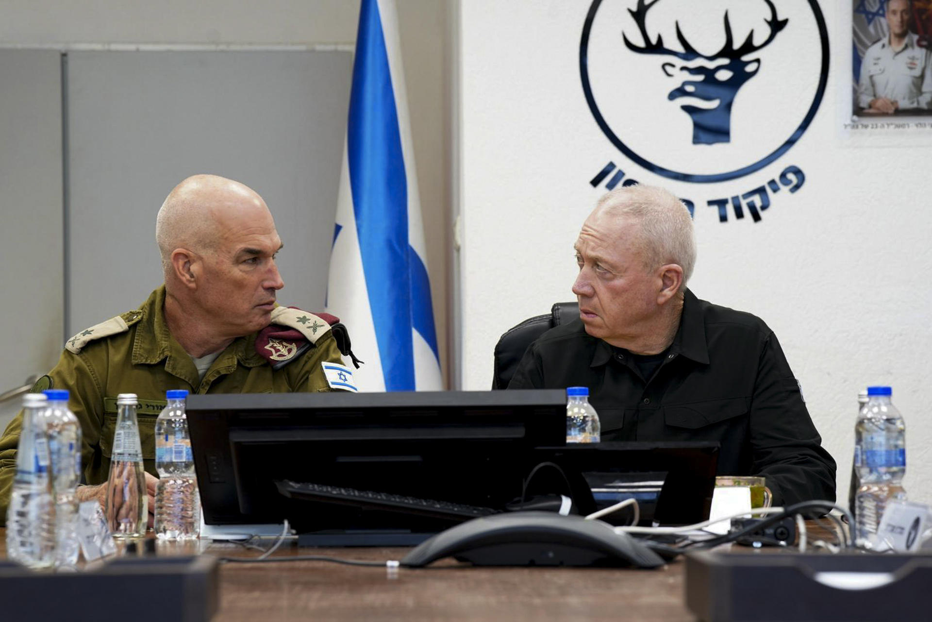 El jefe del Pentágono trata con su homólogo israelí el aumento de la tensión con Hizbulá