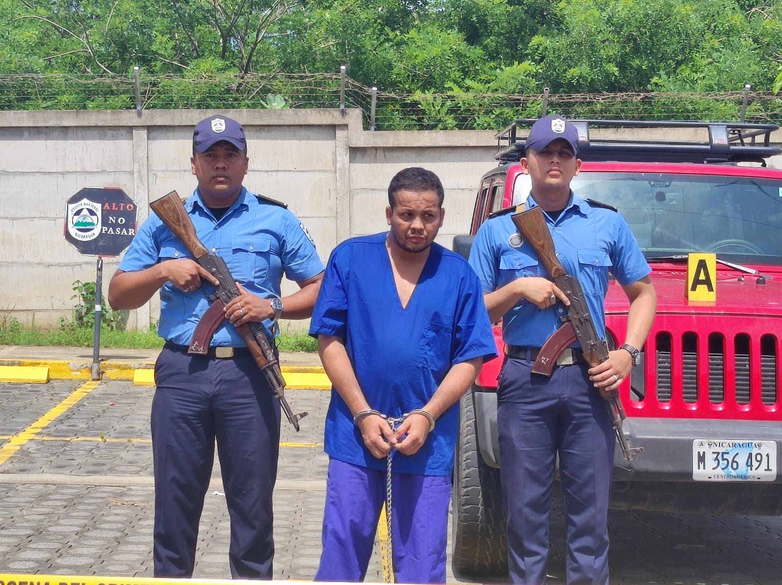La Policía Orteguista presenta al sospechoso de asesinar a su jefa en Managua