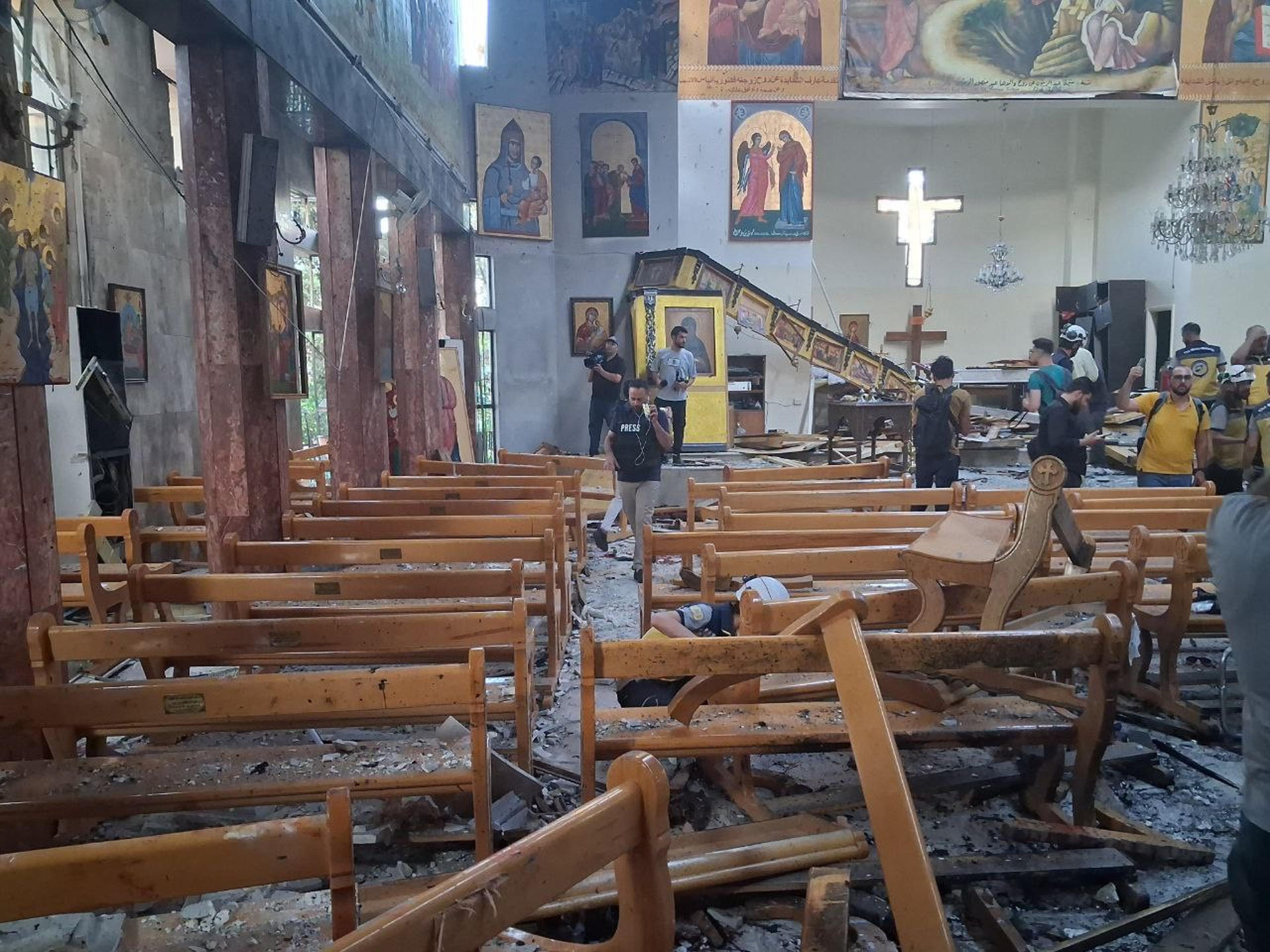 Suben a 20 los muertos en ataque atribuido a Estado Islámico contra una iglesia de Damasco