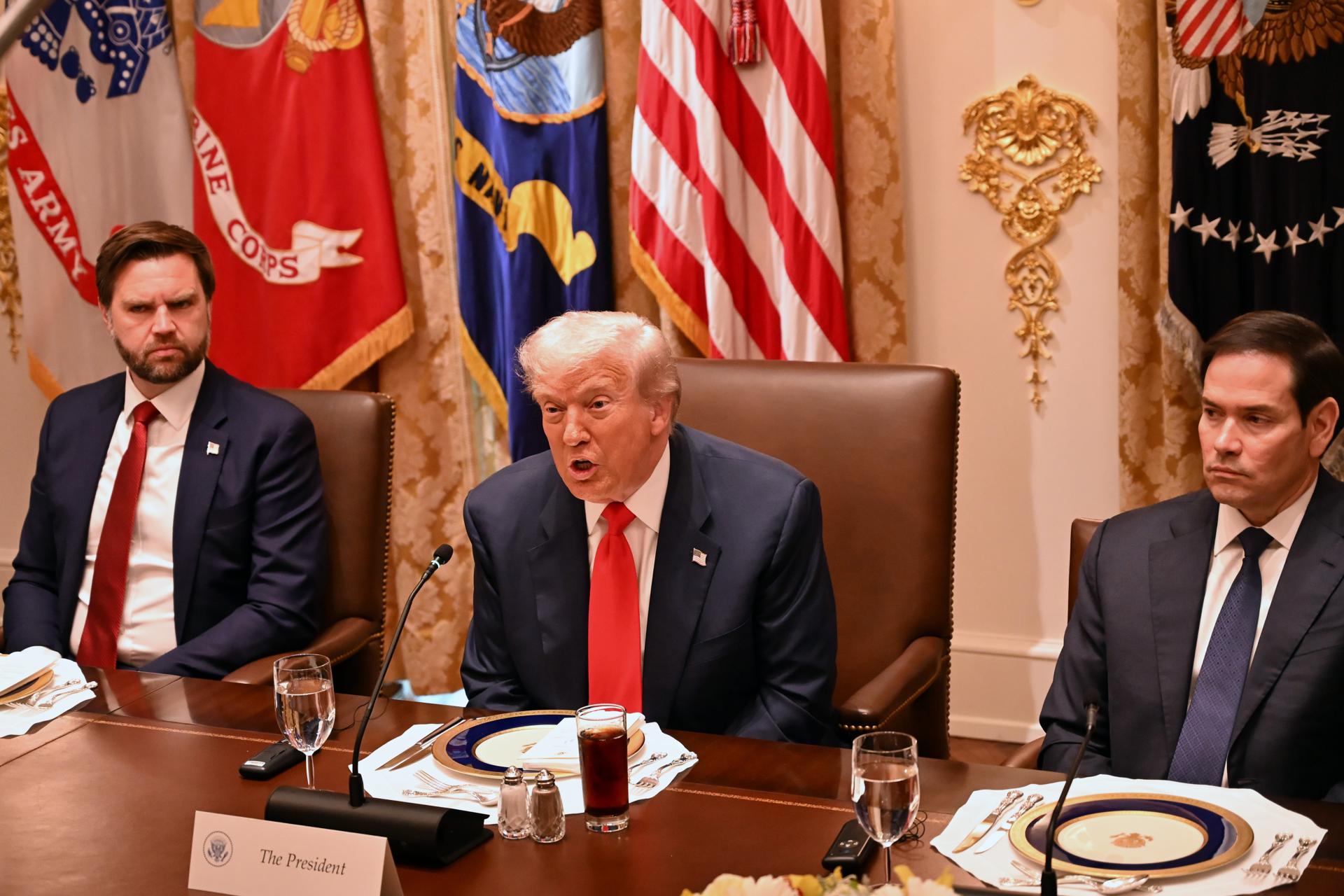 Trump amenaza con «castigos» comerciales a España por su baja contribución a la OTAN
