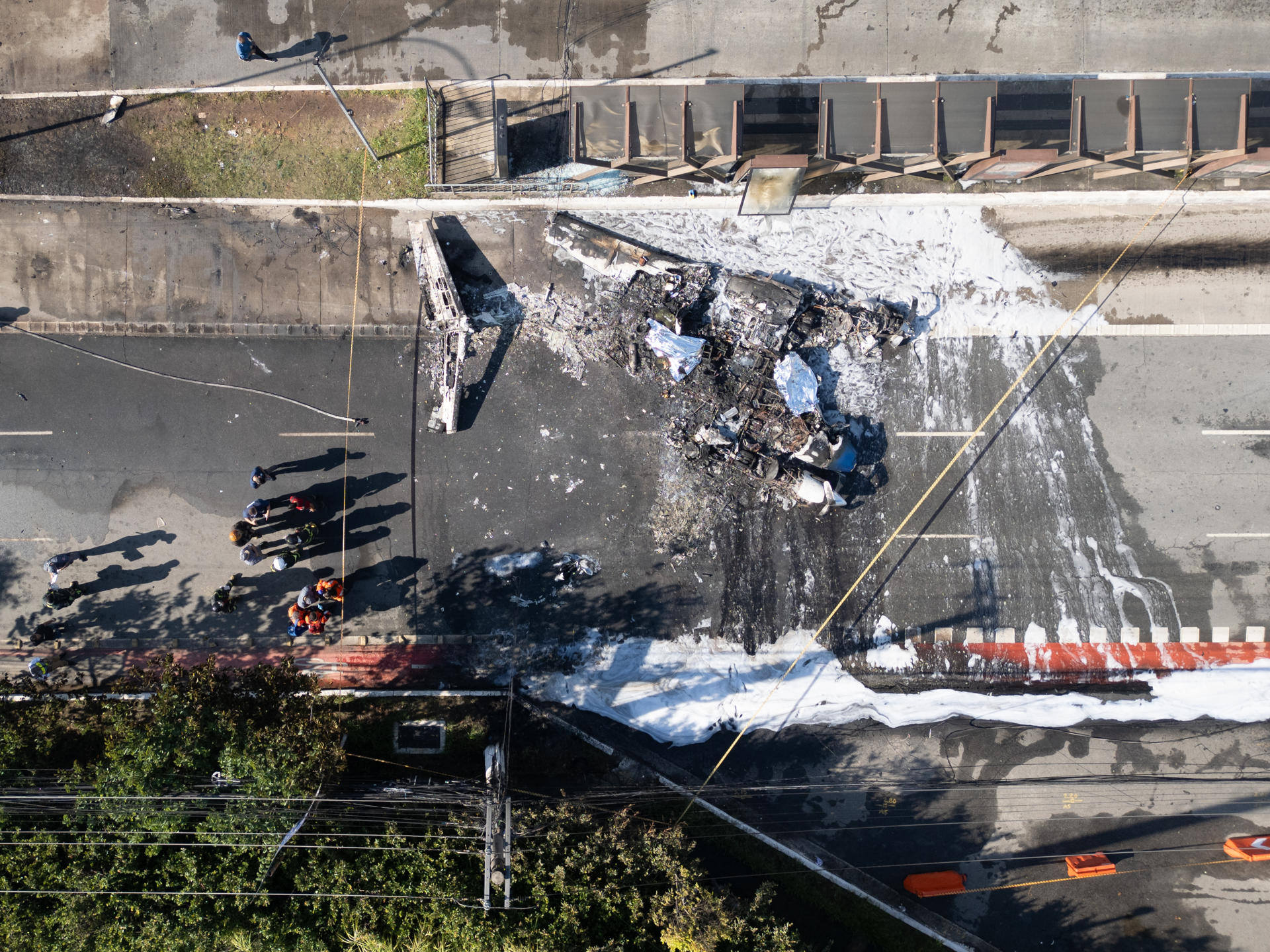 Dos muertos tras caer una avioneta en una avenida de la ciudad brasileña de São Paulo