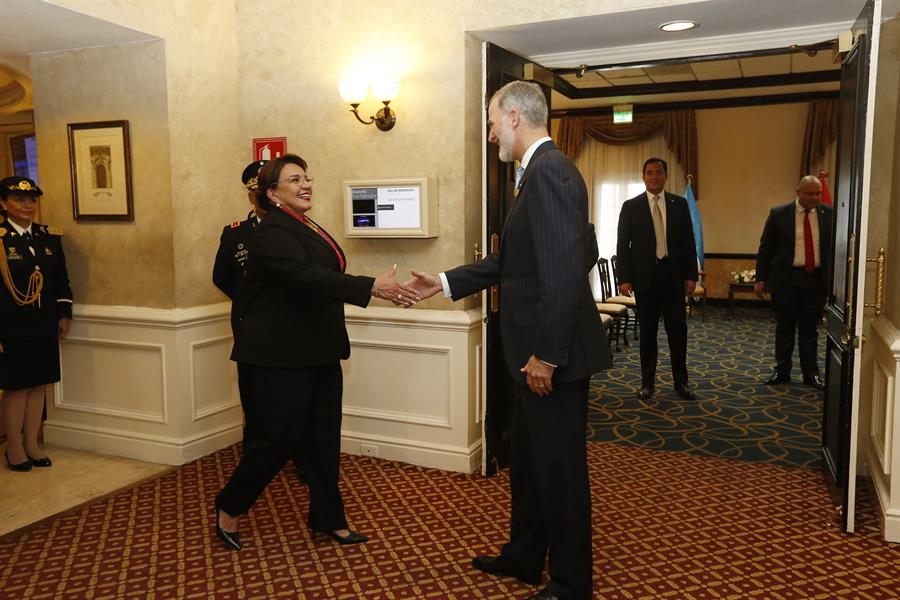 Presidenta de Honduras habla con el rey de España de cooperación y tren interoceánico