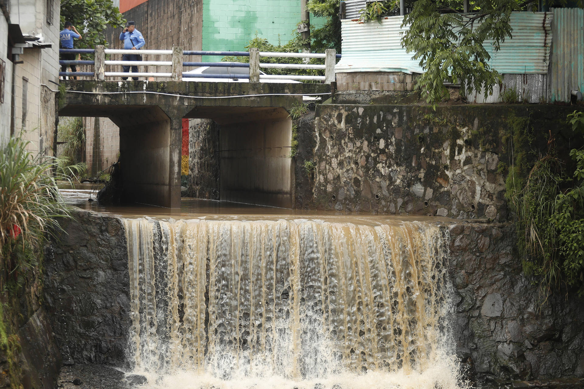 Una persona muere en El Salvador tras un deslizamiento por lluvias de las últimas horas