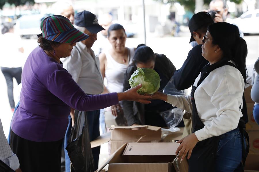 Los precios, el gran dilema de los vendedores y compradores de alimentos en El Salvador