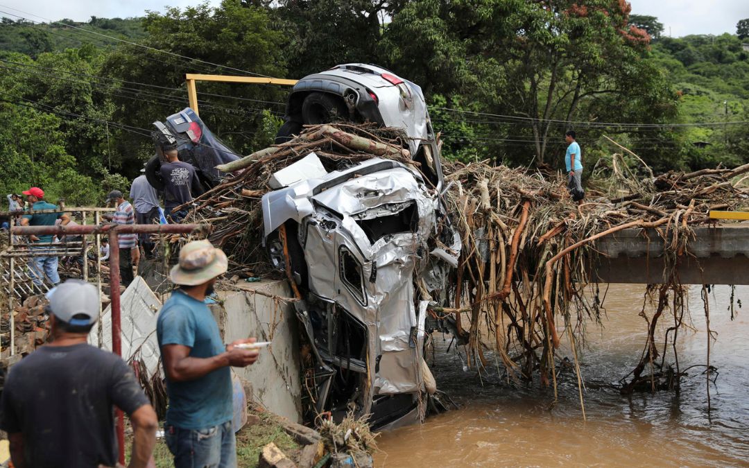 Alerta roja en dos departamentos y la capital de Honduras por la crecida de dos ríos