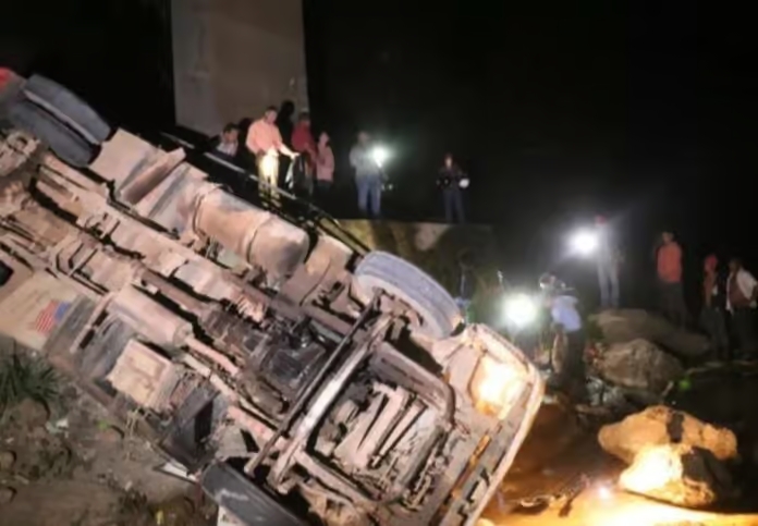 Un camión cae de un puente y deja cinco fallecidos en Siuna