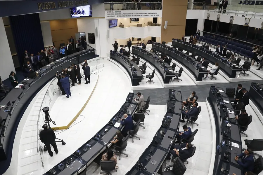 El Congreso de El Salvador avala la cadena perpetua para menores y otras reformas a leyes penales