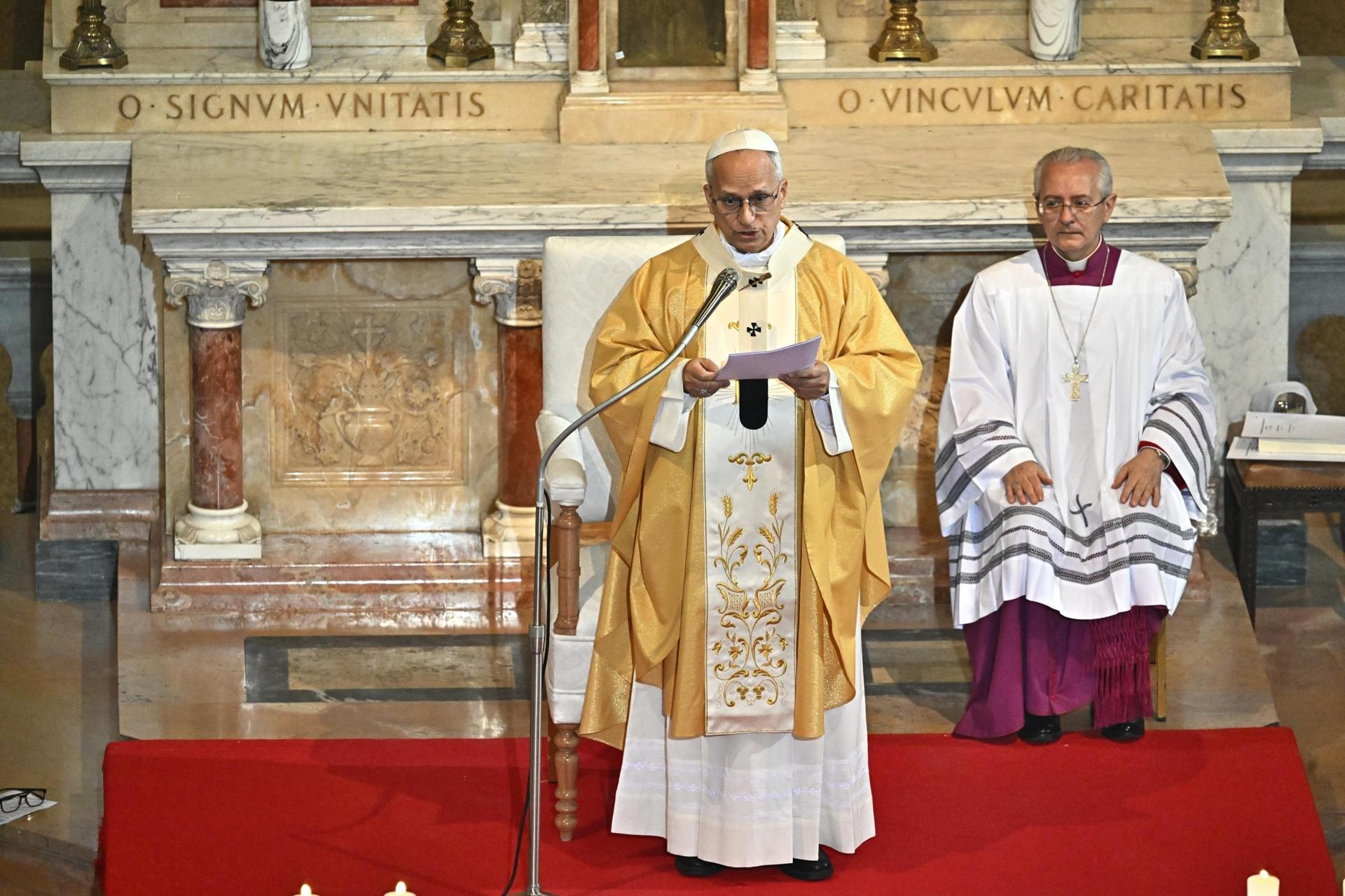 El papa asegura en una misa en Argelia que es posible un futuro de paz y cambiar la historia