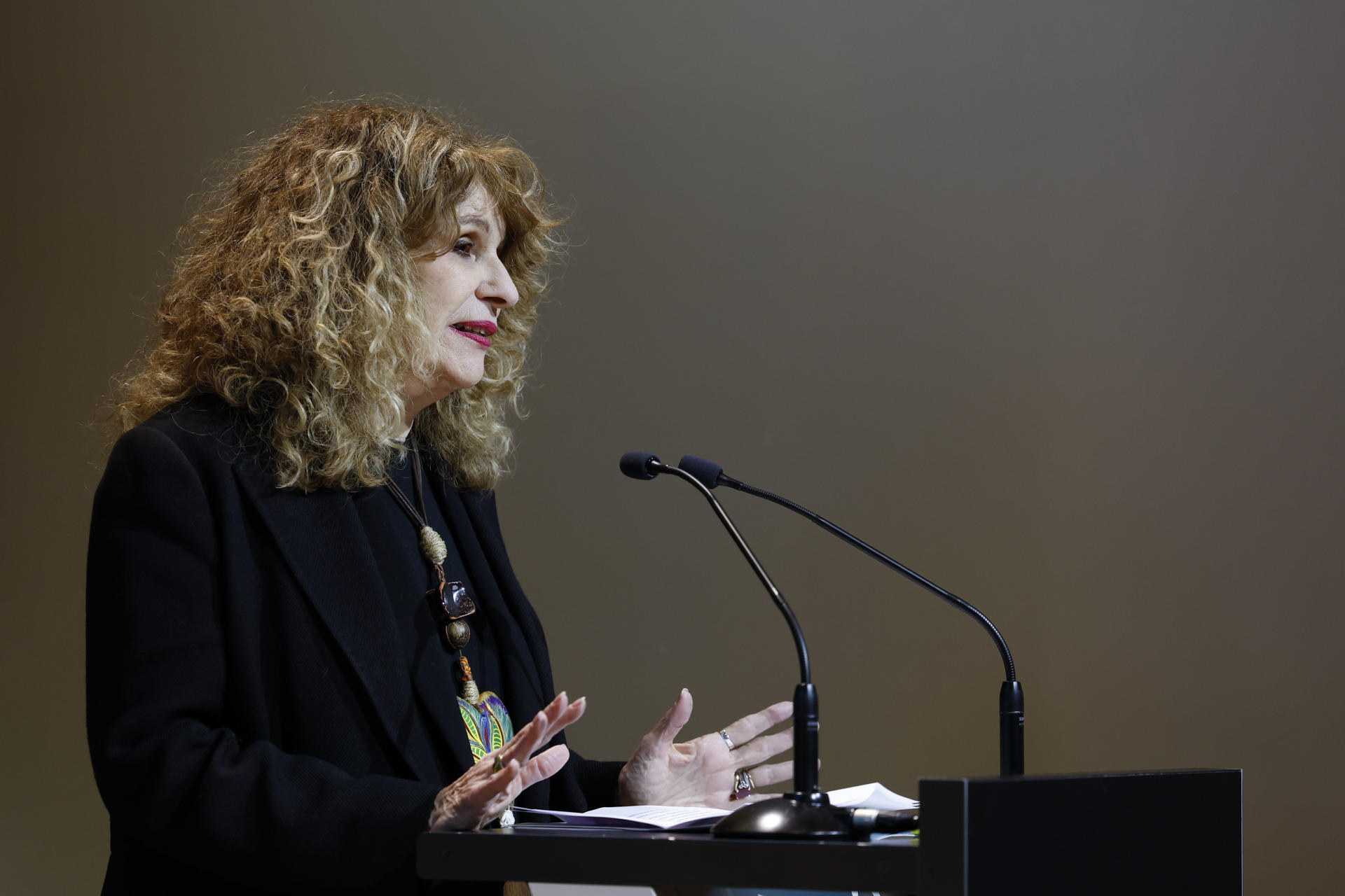Gioconda Belli:  «La peor dictadura latinoamericana se erige como acusadora de Alemania»
