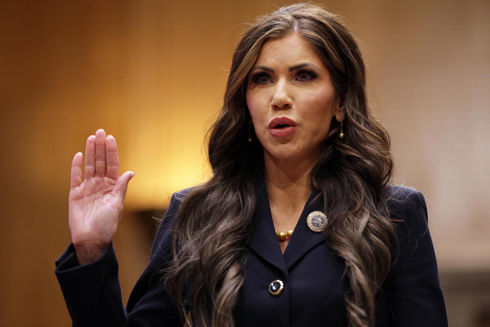 El Senado de EE.UU. confirma a Kristi Noem como nueva secretaria de Seguridad Nacional