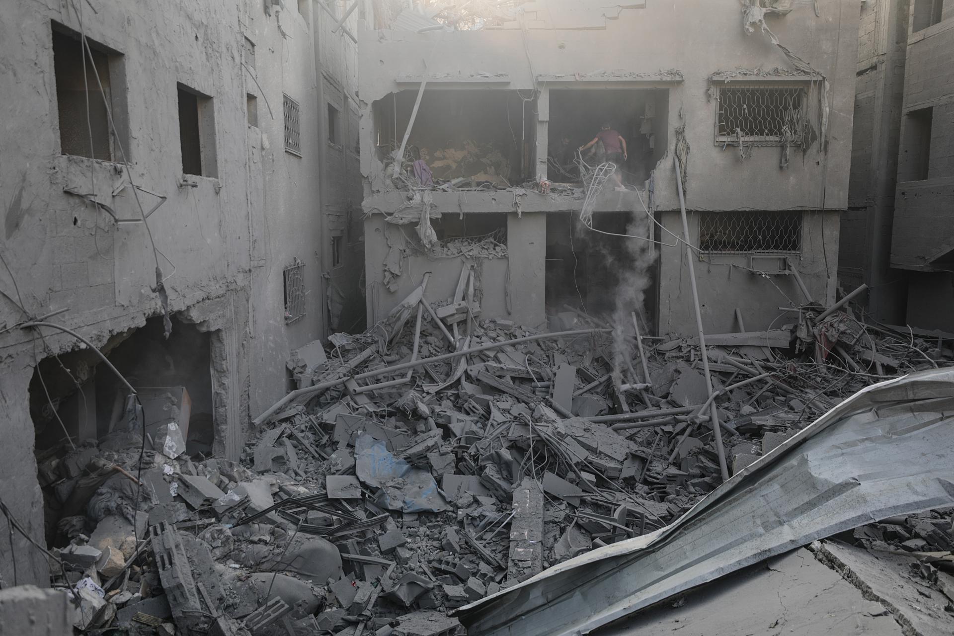 Al menos 18 palestinos muertos en operación militar israelí en el campo de Al Bureij, en el centro de Gaza